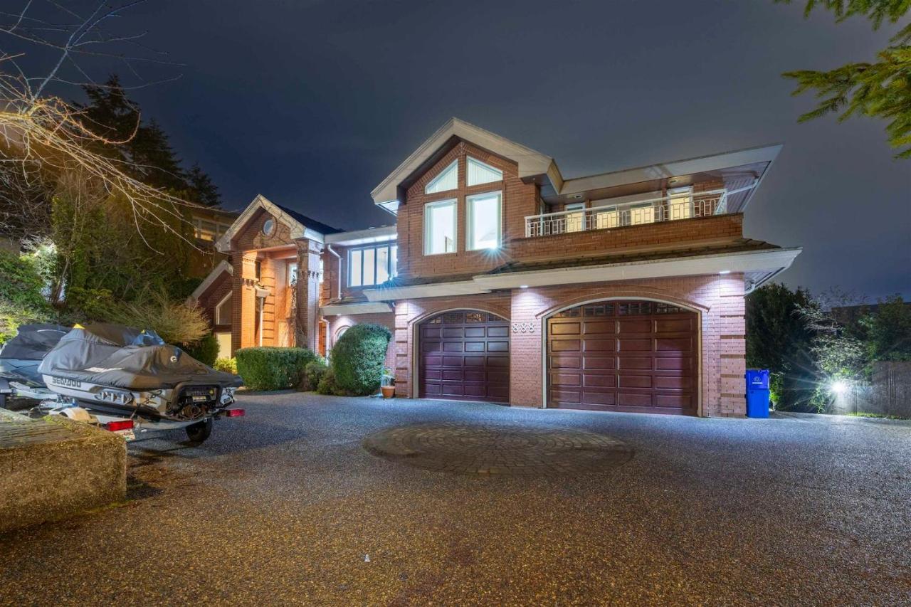 West Vancouver Luxury Home Exterior photo